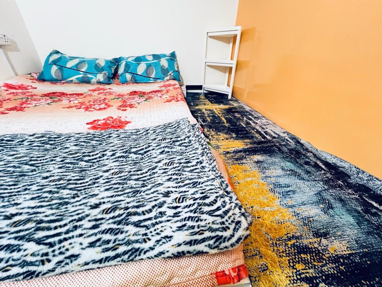 דירות דובאי Moon Backpackers Burjman Exit 2, Family Partitions, Loft Partitions, מראה חיצוני תמונה